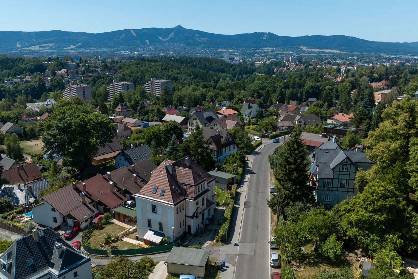 Pohled na Liberec a Ještěd od Švýcarské vily ve Starém Harcově
