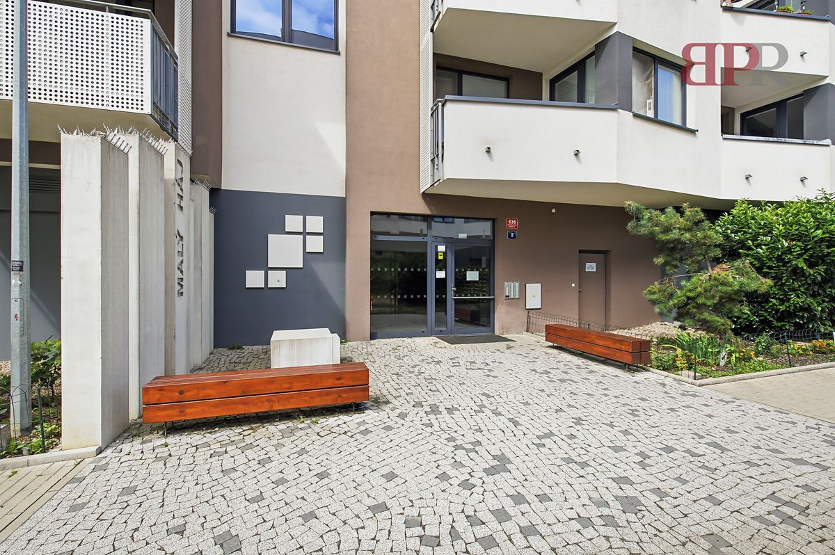 Cihlový bytový dům s výtahem – exteriér